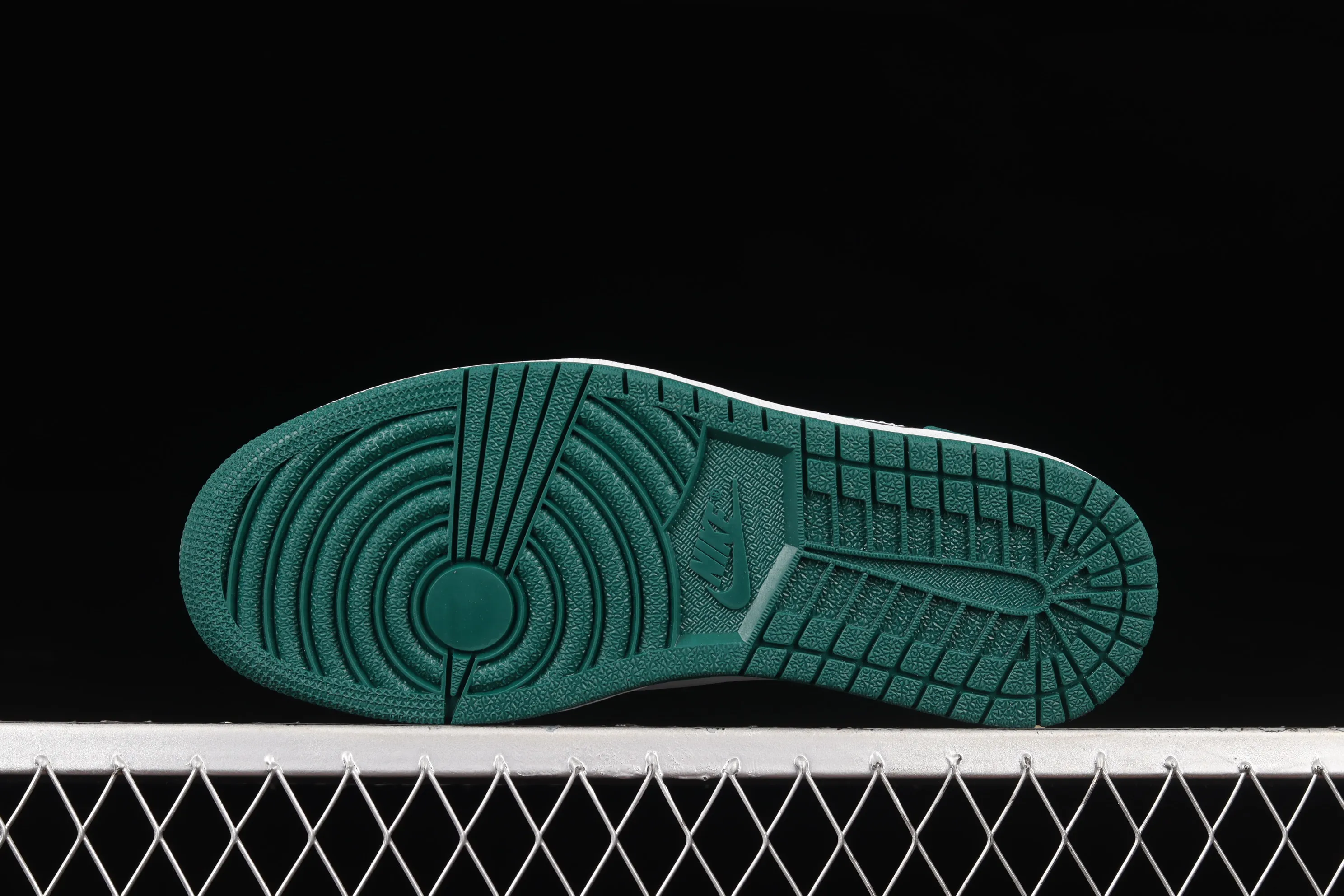 All categories Air Jordan Jordan series basketball shoes Air Jordan 1 Low G version pure original Air Jordan 1 Low AJ1 Joe 1 black and green toe low-top cultural basketball shoes 553558-113